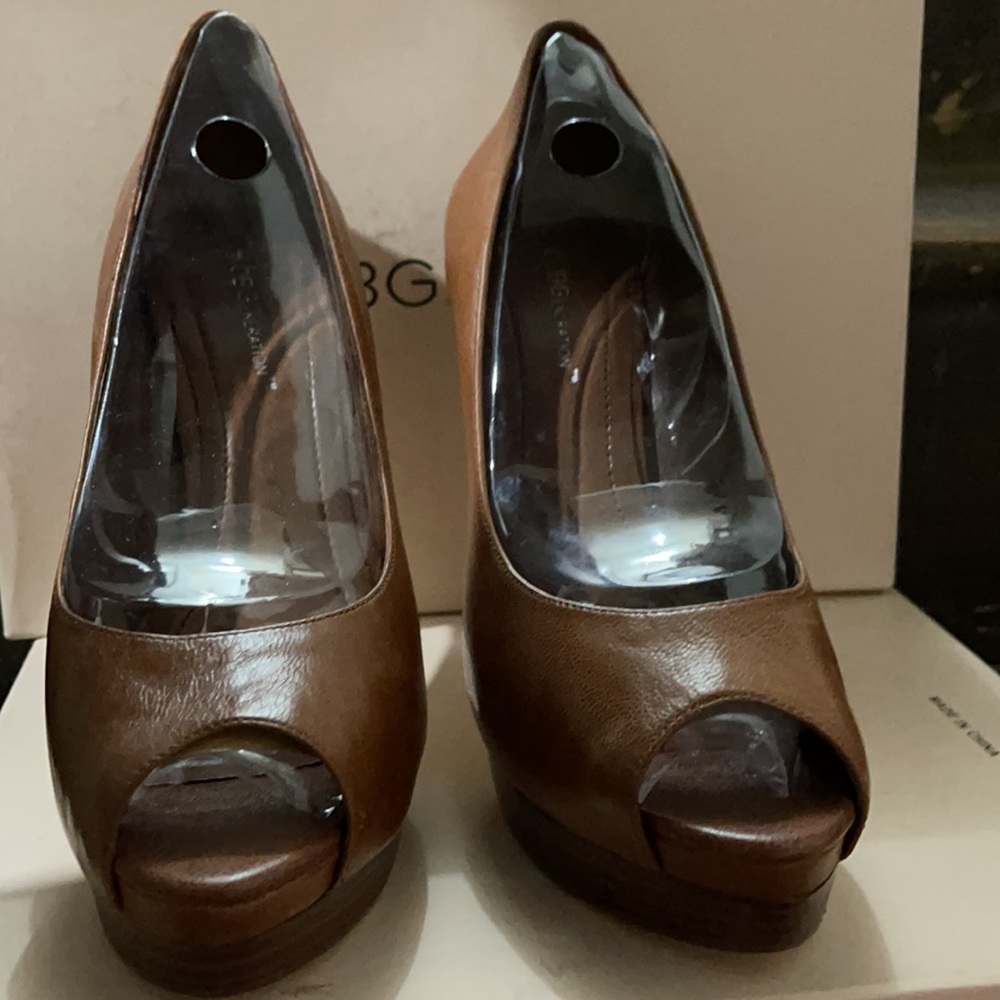 shoes - Picture 2 of 3